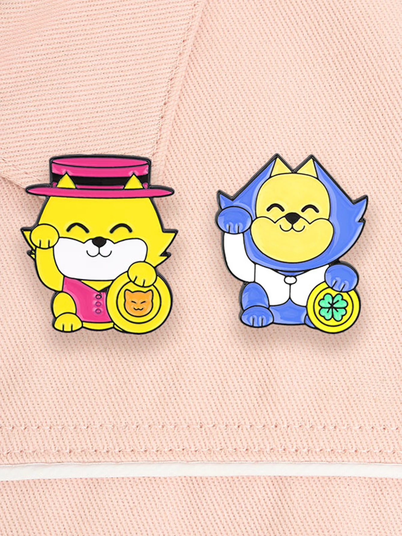 2 Cartoon-Katzen-Emaille-Broschen, niedliche Metall-Abzeichen-Accessoires, können an Kleidung, Rucksäcken, Hüten als Dekorationen befestigt werden und können als Paar für Paare/beste Freunde getragen werden. – Detail 2