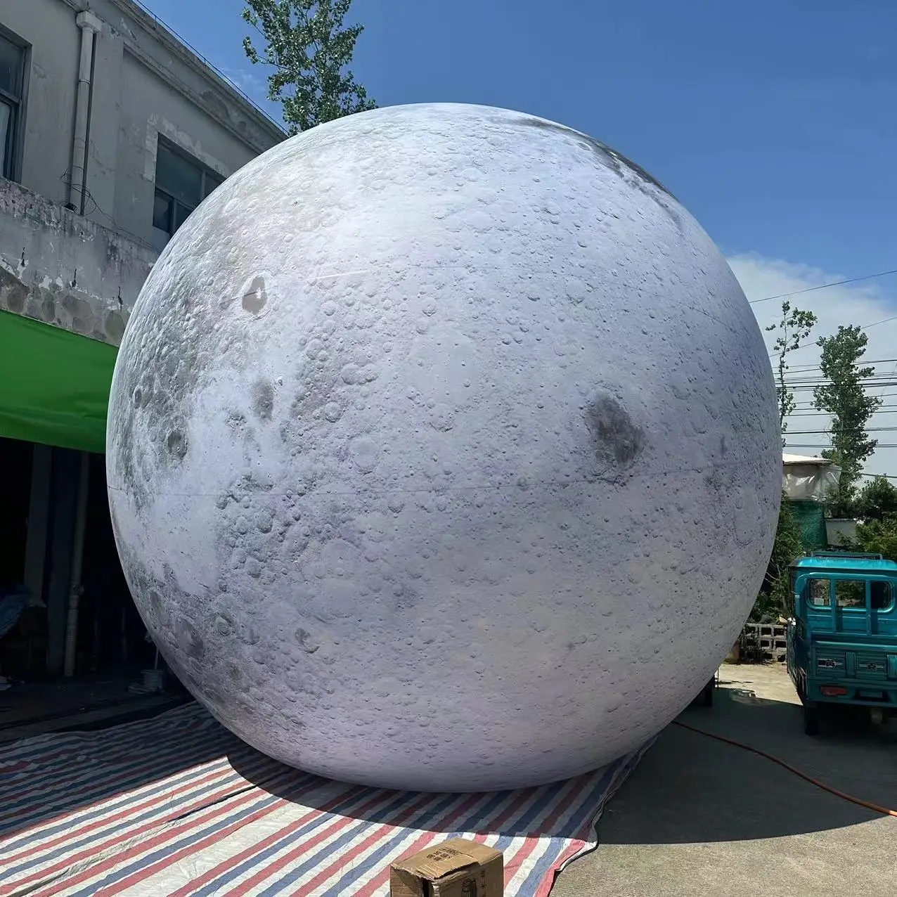 

6m Grey Giant Inflatable Moon Ball With Built-In Lights PVC Airtight Inflatable Planet Balloon For Space Party Theme Decoration