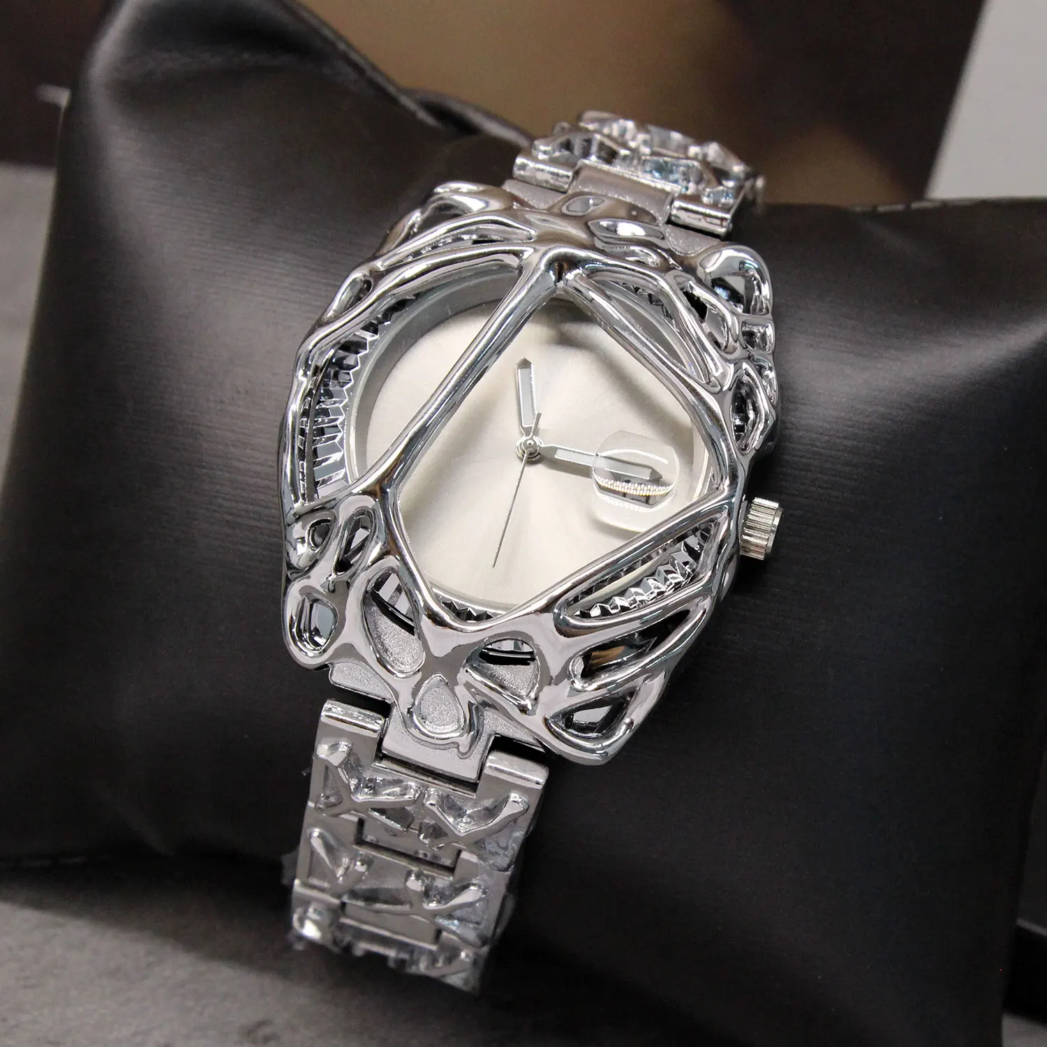 ساعة كرمة الجنس المتضاد الأنيقة على طراز المرمر Y2K ساعات أوروبية أمريكية على شكل خاص ساعات متخصصة متقدمة