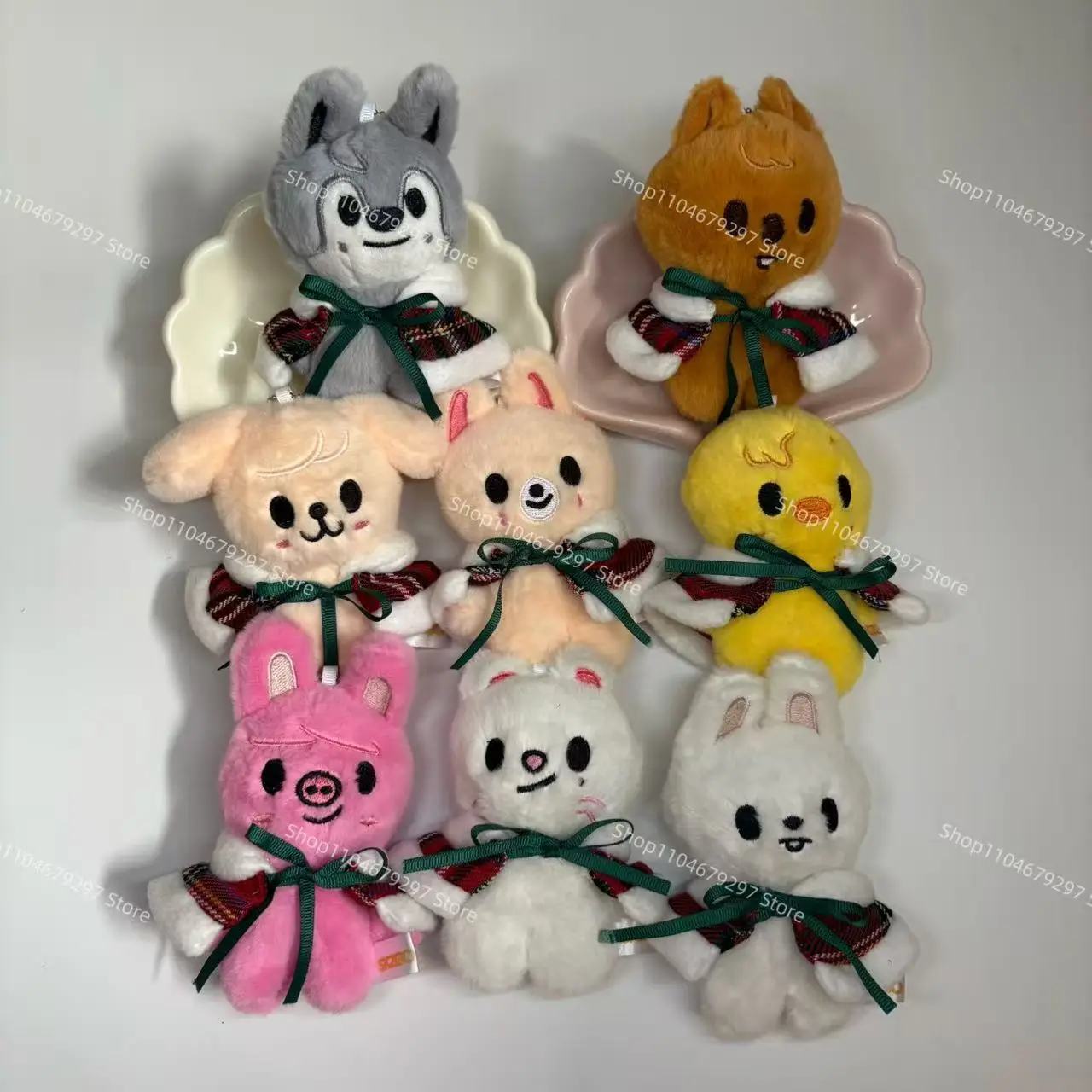 

SKZOO Stray Kids Keychain Christmas Limited Edition Cloak Santa Claus Red Cloak Children's Gift 100% Cute Christmas Plush Doll