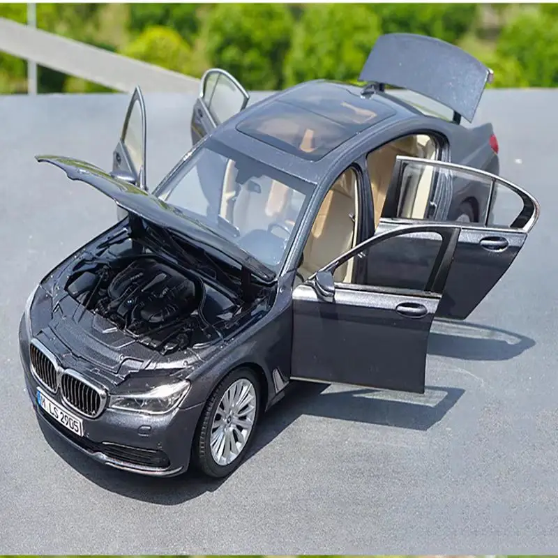 Die-cast 1:18 Scale BMW 750LI 7 Series Extended Edition Sedan