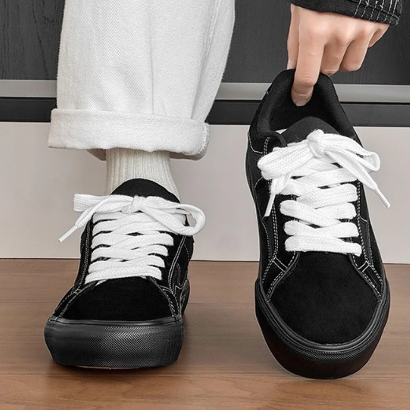 

Men's Casual Shoes with Shallow Toe Lace-up Design Retro Style High-quality Anti-slip Soft Suitable for Sports Activities.