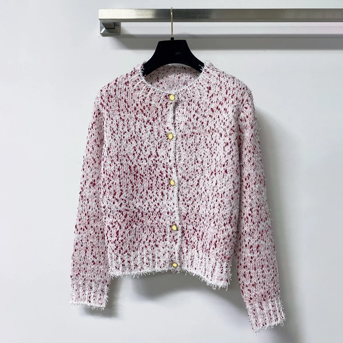 2026 High quality women's round neck gold buckle broken edge short sweater jacket for spring and autumn outfits261013186