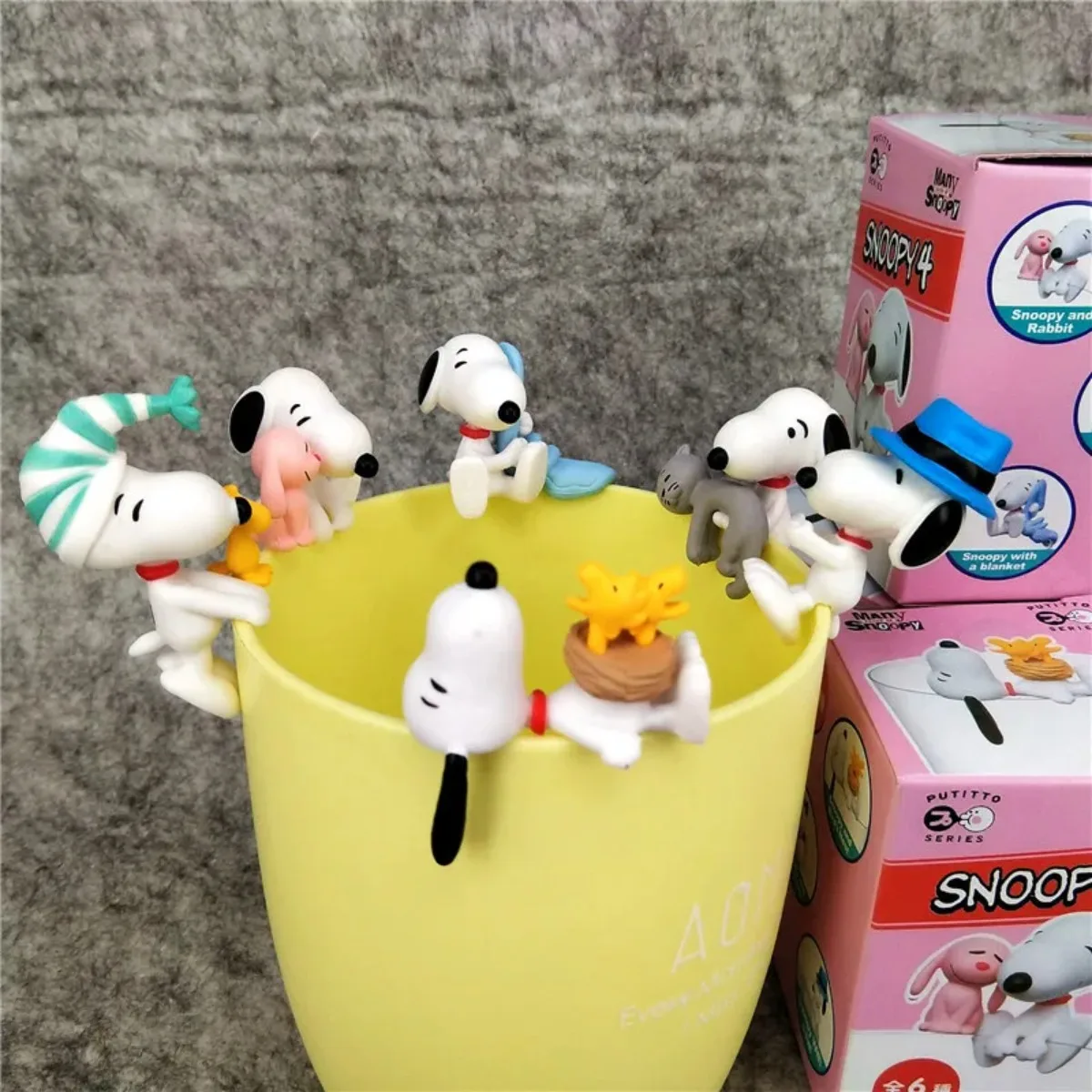 

Snoopy Cup Edage Desk Decor Anime PVC Figurines Woodstock Faron Rabbit PUTITTO Series Mini Figures Blind Box Toy Gift