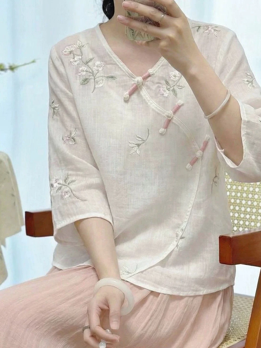 New Chinese Style Artistic Handmade  Silk Cotton Embroidered V-Neck Loose Tunic Top Women's Three-Quarter Sleeve Tea ...