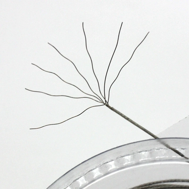 Sedal de acero antimordeduras de hebras múltiples con plomo frontal