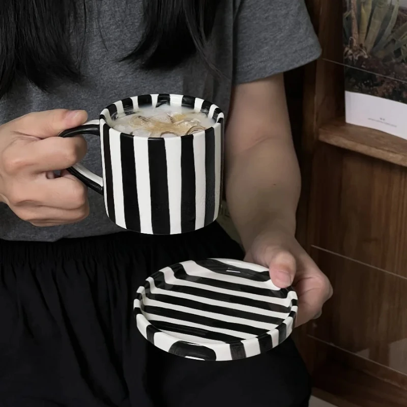 

Hand-Painted Striped Ceramic Coffee Cup Retro Water Mug with Saucer Breakfast Tea Cup Elegant Afternoon Teaware Set Creative