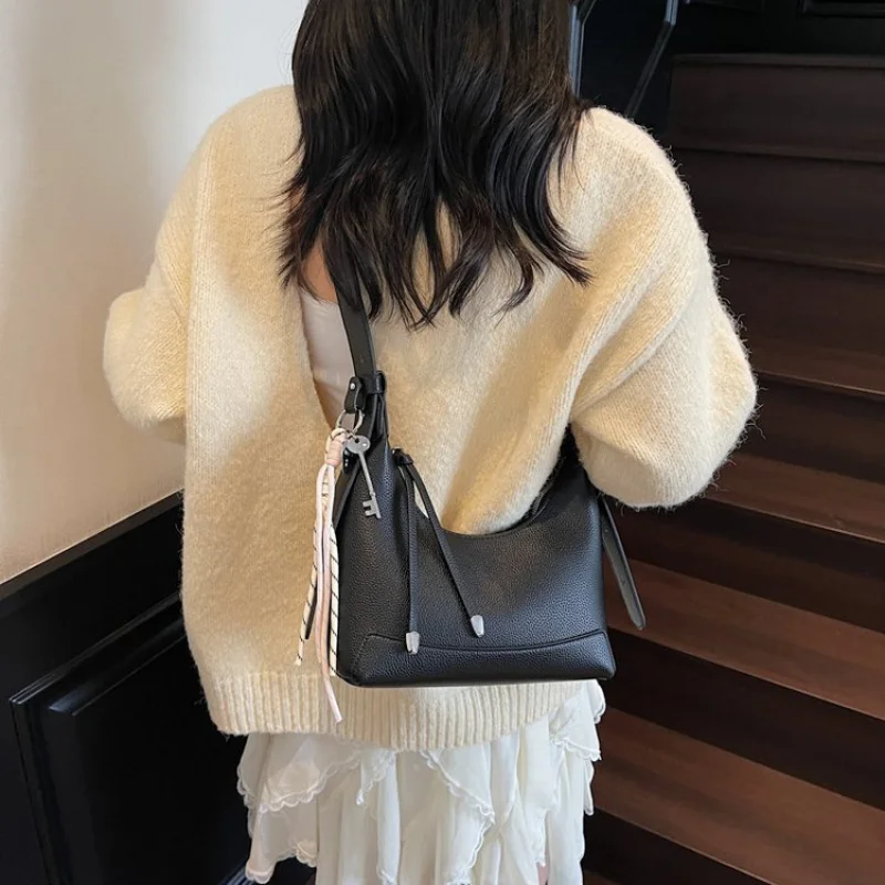 

Элегантная поясная сумка для женщин с элегантным дизайном, которую можно носить в качестве шикарного аксессуара на бедрах