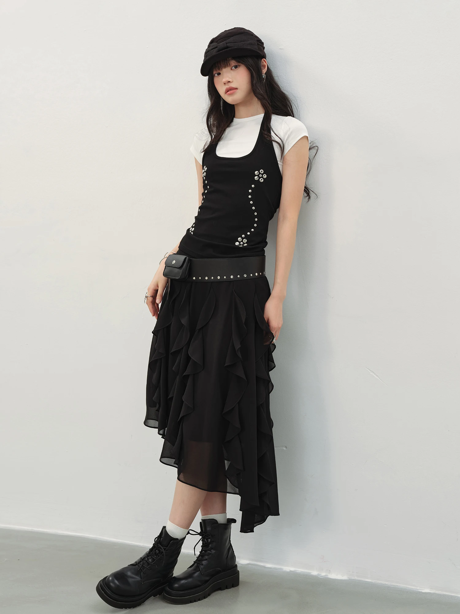 

Юбка миди из шифона в темном романтическом стиле с асимметричным подолом, высокой талией и сложной отделкой от Ddgirl Parisian Shadow