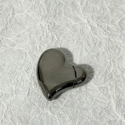 남자와 여자를 위한 선물로 사랑 모양의 휴대용 고품질 개인화 된 디자인을 가진 호화스러운 합금 금속 팽창식 라이터