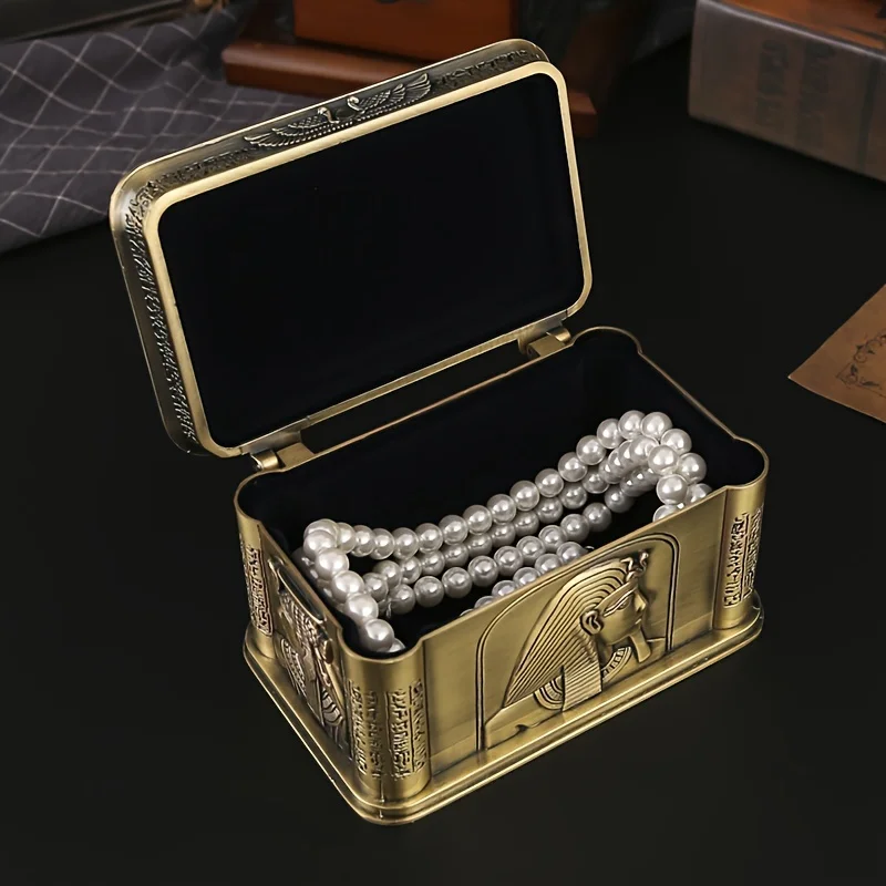 1pc Retro Style Treasure Chest, Creative Metal Mini Jewelry Box