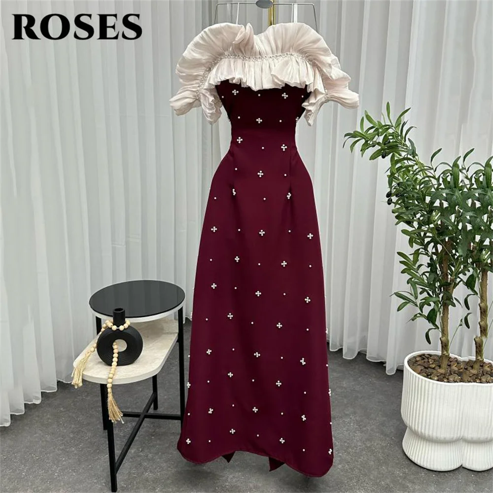ROSES Burgunderrote Ballkleider, schulterfreies Ballkleid mit Rüschenbesatz und Perlenkreuzverzierungen, Gala-Kleider nach Maß