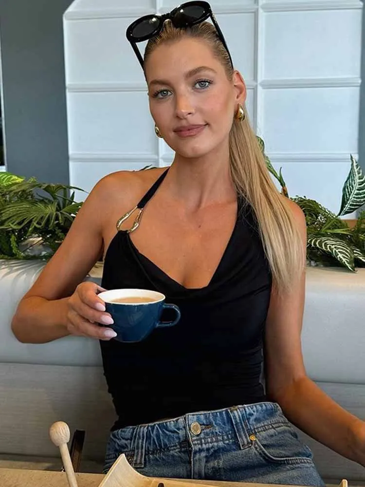 

BKQU Chic Холтер женский камзол с металлическим кольцом в стиле пэчворк с распашным воротником без рукавов и открытой спиной укороченный топ 2025 летний клубный сексуальный топ на бретелях