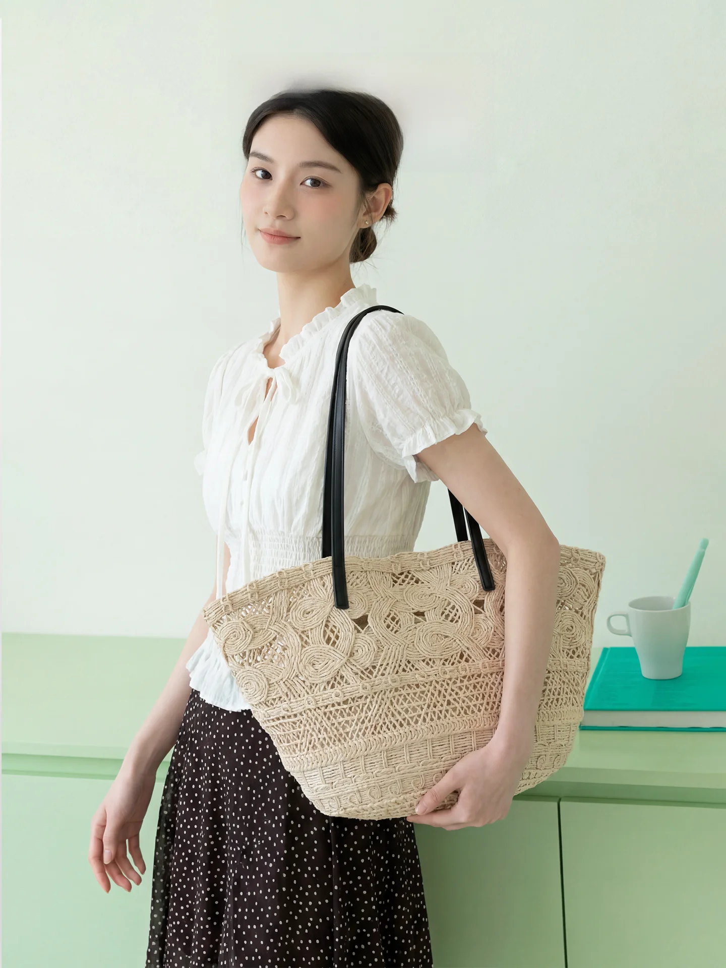 Beach Vacation Orange Girl Wax Rope Woven Basket Shoulder Bag Retro Artistic Style Magnetic Closure Daily Use Large Size Ladi...