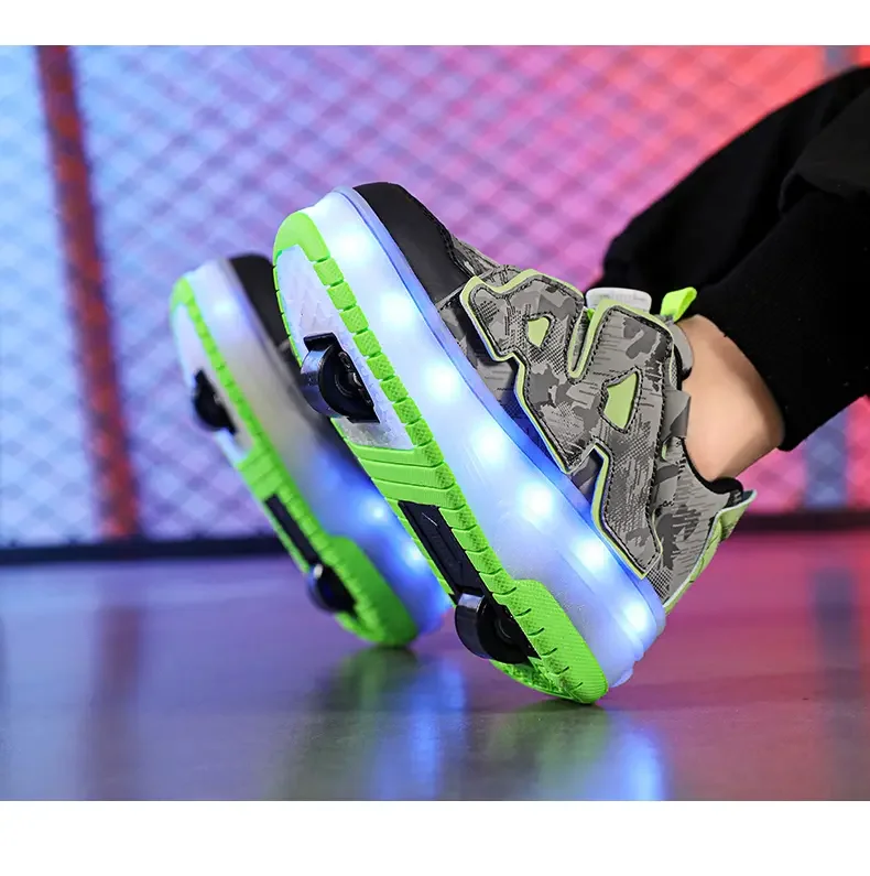 Chaussures à roulettes en cuir pour garçons, chaussures à roulettes croates, bouton tournant, flash lumineux, 600 étudiants, sport peuvent recevoir, nouveau, 2023