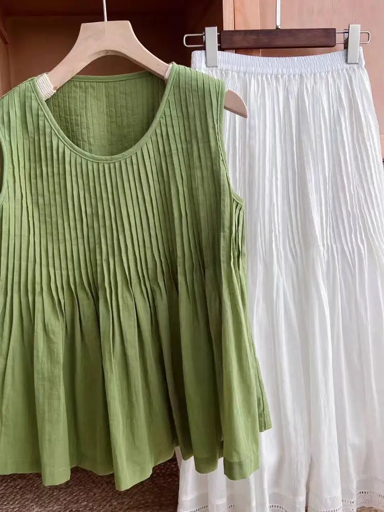 ホワイトコットンリネンベストシャツ レディース 夏デザイン プレスプリーツ ラウンドネック ノースリーブ ショルダーパッドトップ ルーズフィット 薄型モデル