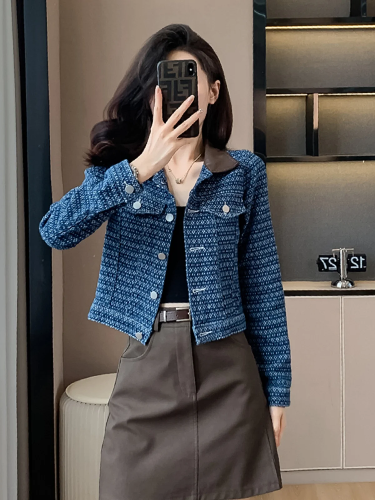 

Гонконг Sle Свободный крой из искусственной кожи Джинсовая ткань женская осенняя мода для похудения повседневный универсальный антивозрастной топ