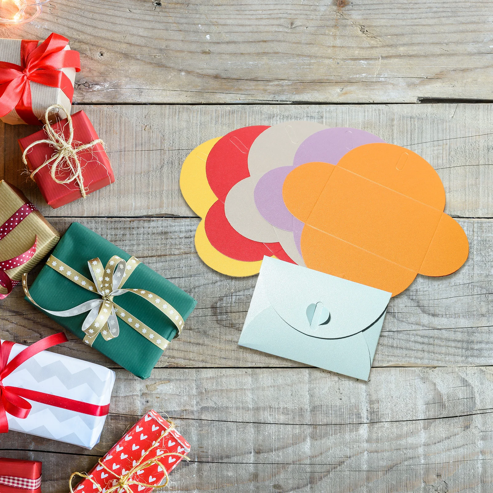 ซองจดหมายขนาดเล็ก 24 ชิ้น แบบมีตัวล็อคทรงหัวใจ สำหรับเก็บของชิ้นเล็กๆ น่ารัก เหมาะสำหรับใส่การ์ดของขวัญในงานแต่งงาน งานเลี้ยง สีน้ำตาล