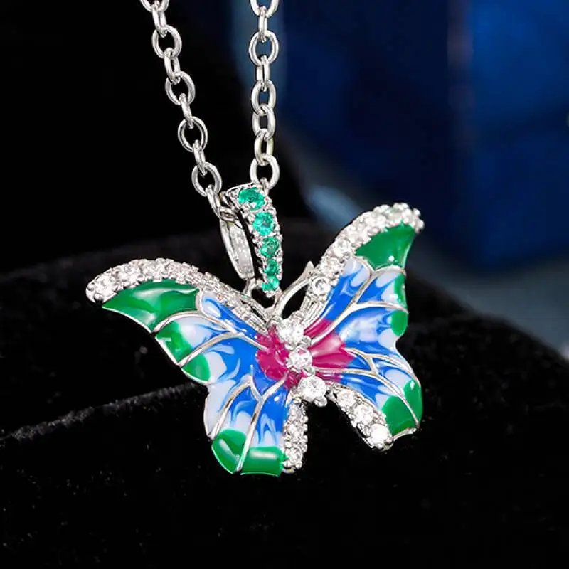 Huitan Ästhetische Schmetterlings-Anhänger-Halskette für Damen, Party, Alltag, trendige bunte Tier-Accessoires mit glänzendem CZ-Schmuck, Geschenk