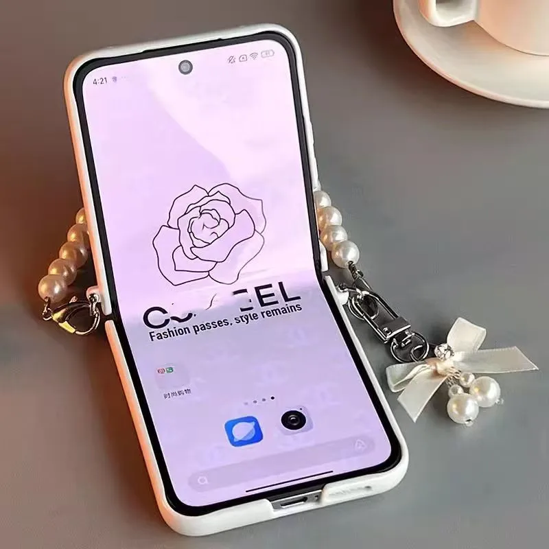 Korean Crossbody Lanyard Strap Retro White Bow Pendant Pearl Bracelet Phone Case for Galaxy Z Flip 6 Z Flip5 Shockproof Cover