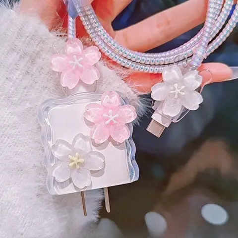 Lyxigt sött 3D rosa vitt kronblad blomma transparent USB-skyddsfodral för iPhone 18W-20W datalinjehuvudsladd snabbladdningsfodral 8 best sales USB-dongelns plasthölje - №7