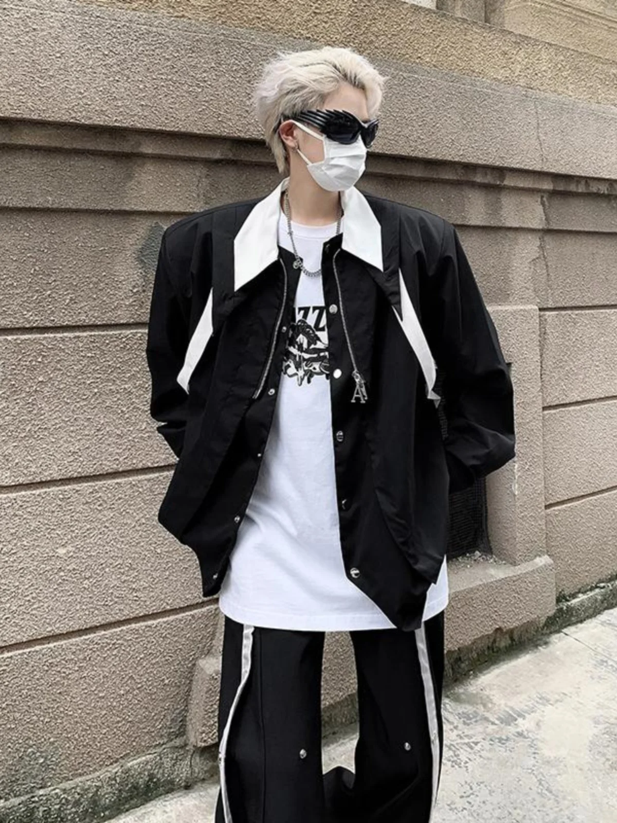 

High Street Fake Two-Piece Men's Jaet Trendy oulder Pad irt Sle ort Design Sense Top Ultra-Light Polyester Fabric