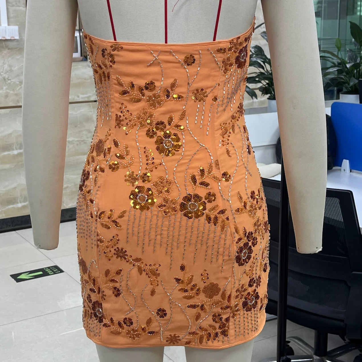 Y2Kผู้หญิงมินิHalterคอชุดเลื่อมประดับด้วยลูกปัดดอกไม้แขนกุดBacklessชุดBodyconสําหรับDaily Party Club