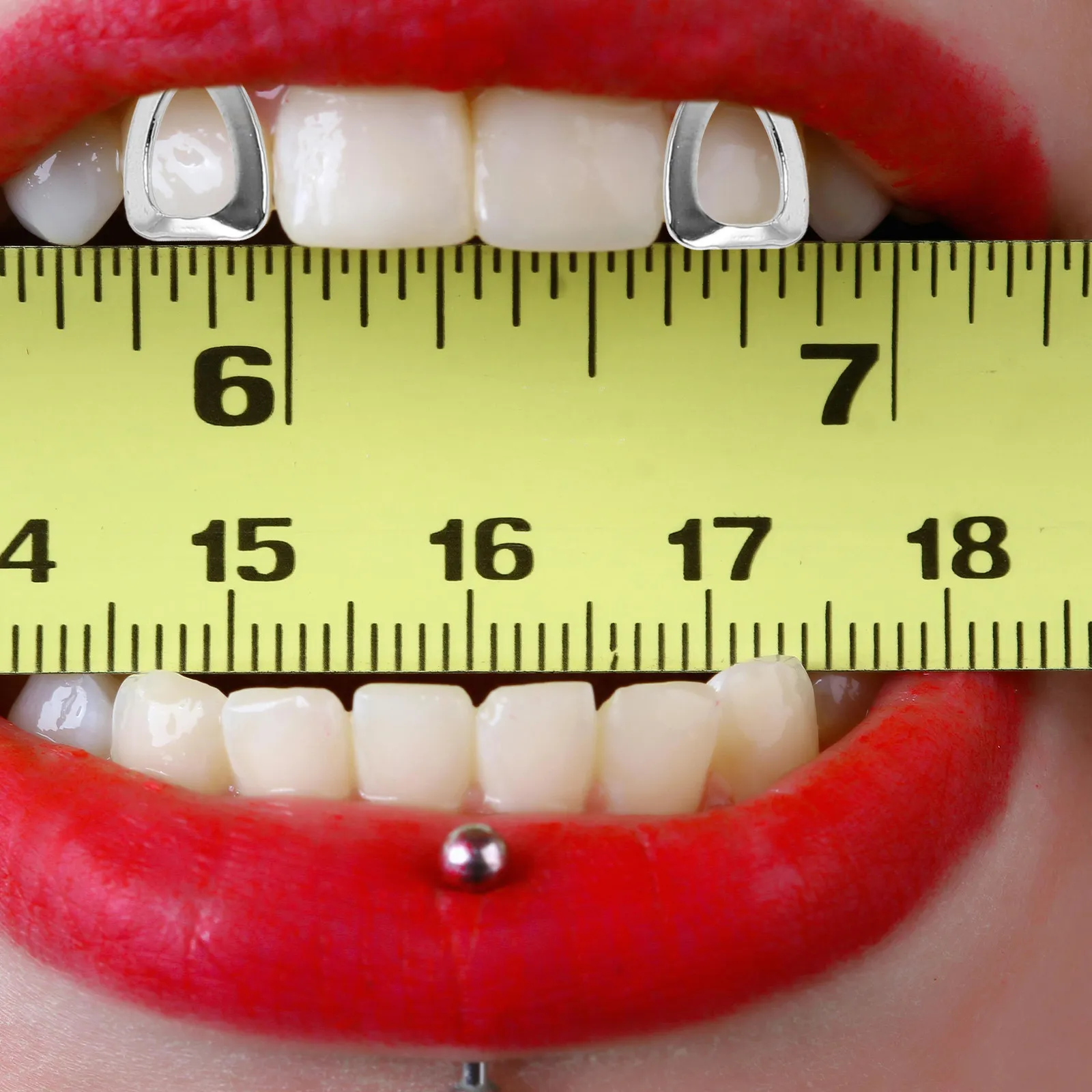 

2Pcs Silver Tooth Cap and Adjustable Hip Hop Grill Set for Halloween Cosplay Parties Vampire Fangs Fake Teeth Grills Mouth