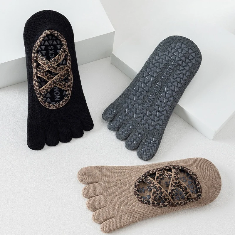 1 pair of four season professional women's yoga five toe socks with silicone design, wear-resistant and anti slip Pilates socks