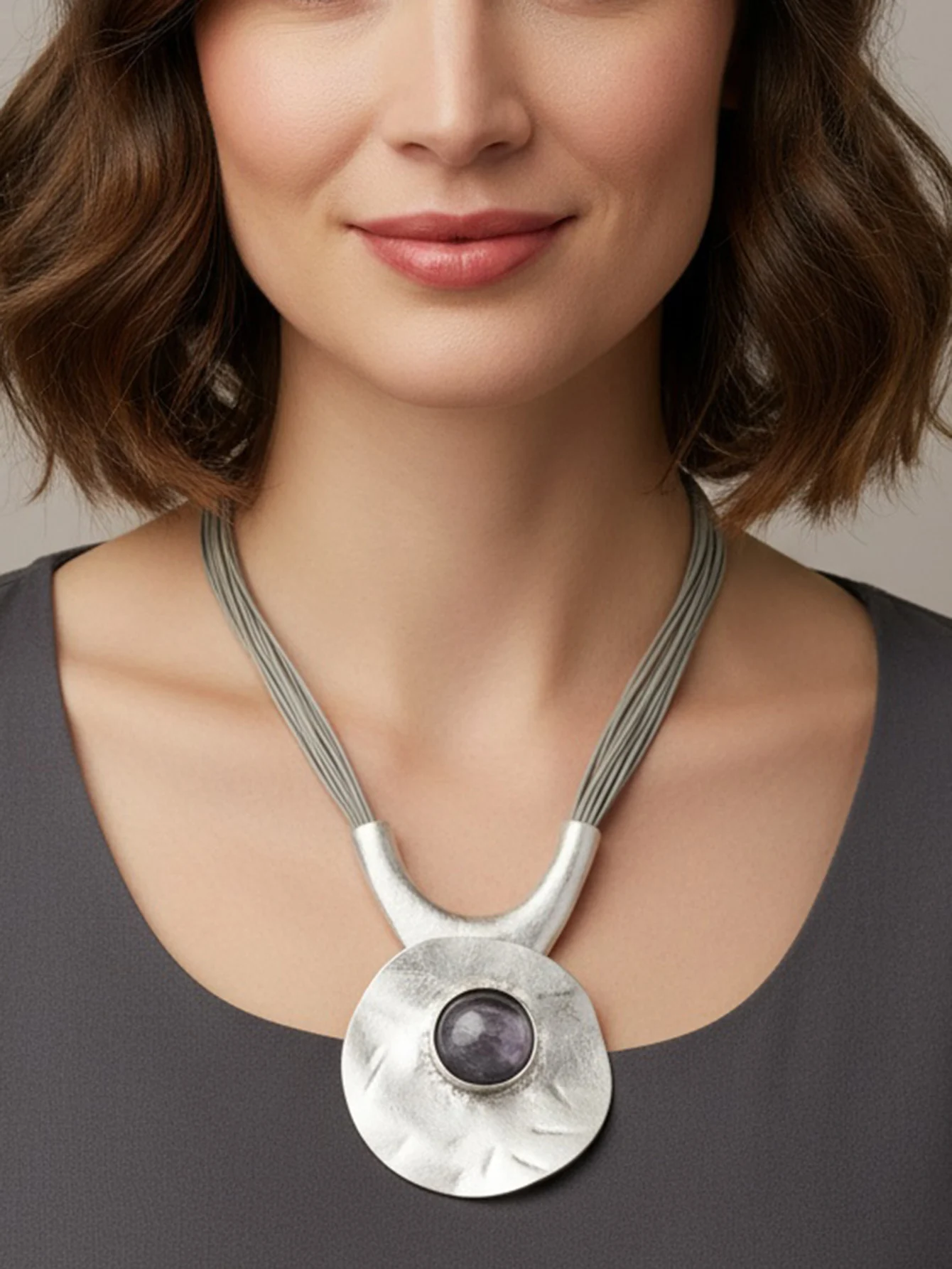 Collar con colgante geométrico de moda