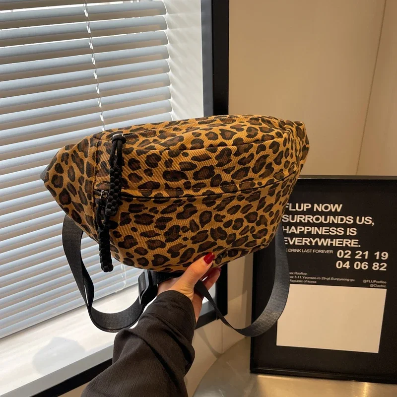 Bolso cruzado de lona con estampado de leopardo para mujer, bolsa de pecho de gran capacidad, versátil e informal, alta calidad