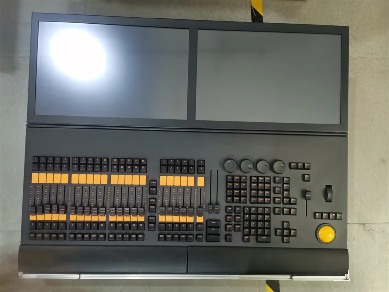 1 piece with flightcase Dmx Light Controller Grand MA Compact Console