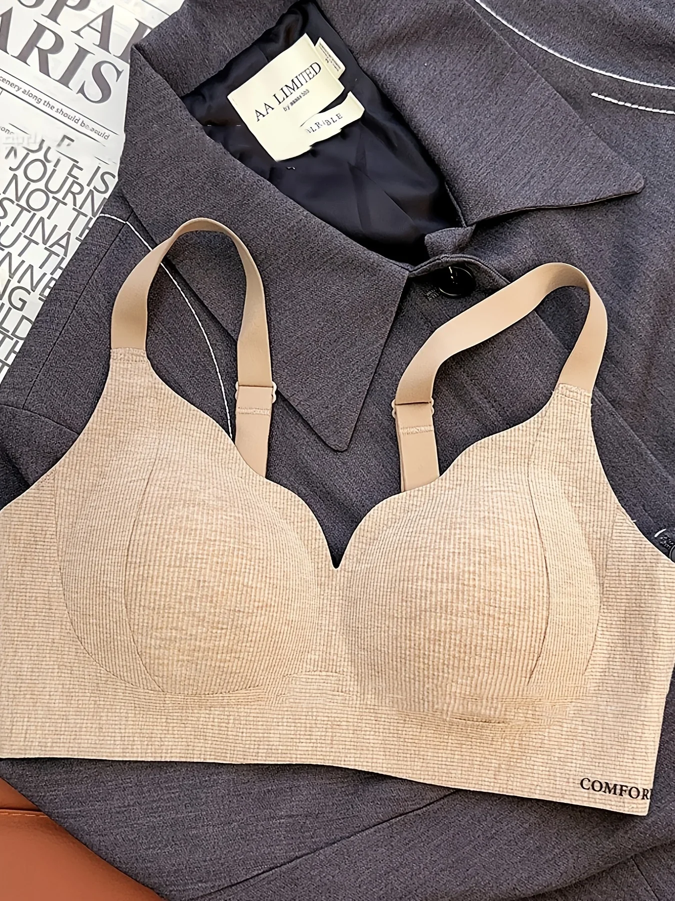 Sexy bh van gebreide stof in effen kleur, plooien met volledige cup, niet-verwijderbare vulling, uitgesneden details, warm en huidvriendelijk materiaal