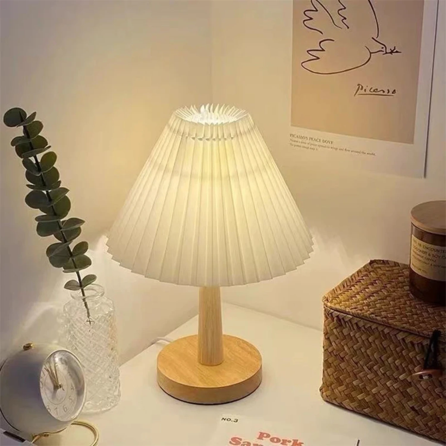 Nordic LED Desk Lamp com USB Plug, Iluminação Interior, Bedroom Bedside Night Light, Retro Cafe, Desktop Decoração, Candeeiros de mesa, Novo