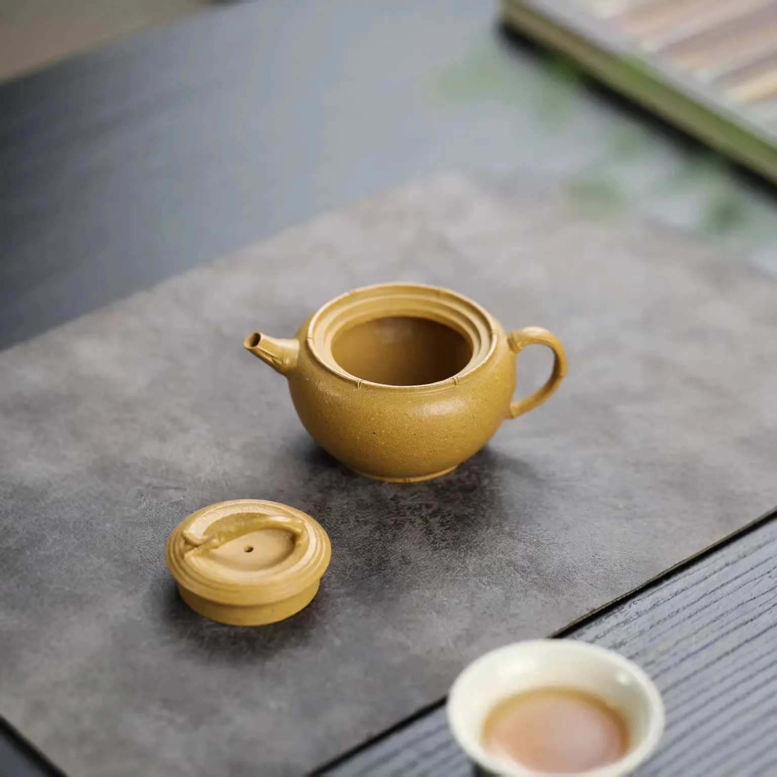 High Quality Real Yixing Jasaho Zisha Clay Teapot Pot Handmade Bamboo Segment Egg-Shell Porcelain National Style Sketch