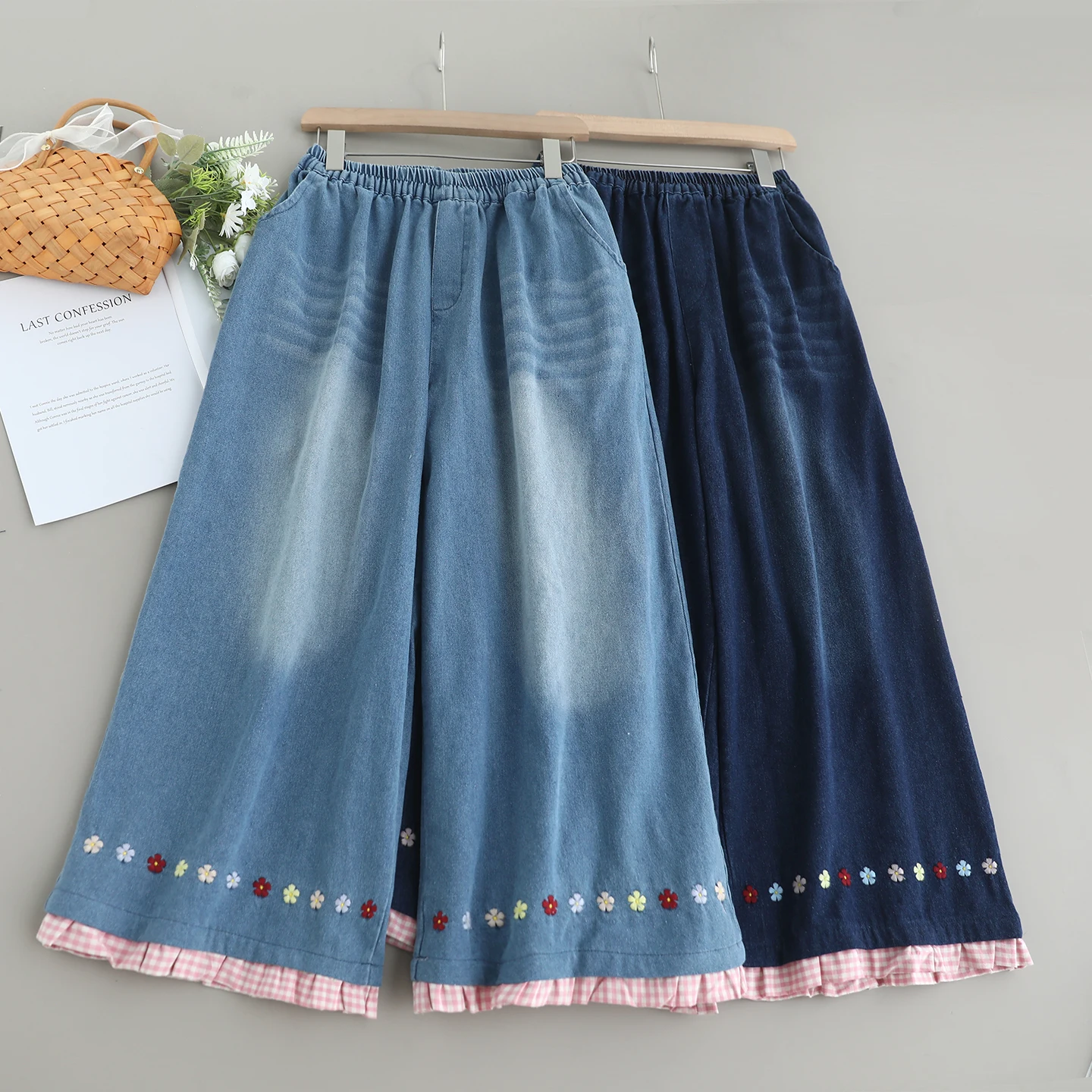 

Японские винтажные джинсовые широкие брюки Mori Girl с цветочной вышивкой, женские осенние повседневные свободные джинсы с эластичной резинкой на талии, прямые брюки