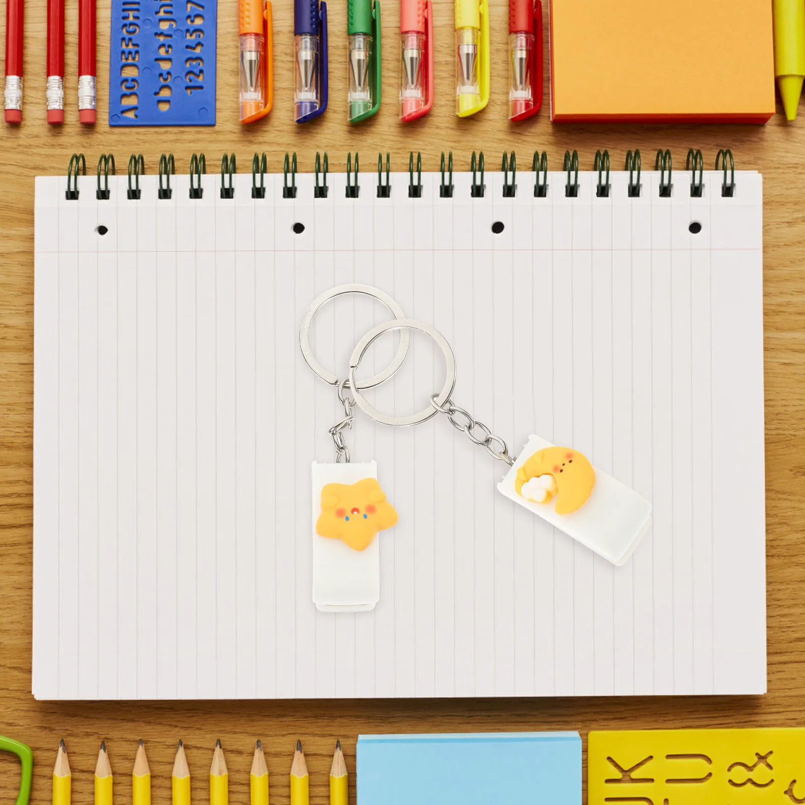 

1 set Mini Stapler Set Keychain 10# Staples Yellow Star Moon Design Lightweight Compact Office School Desk Supplies