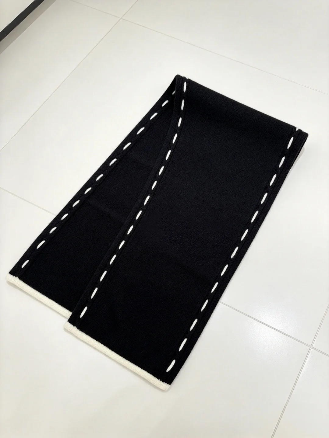 Luxury Brand Women's Soft Scarf Neck Warmer Handmade Premium Ideal for Gifting Minimalist Versatile 175*30cm Fashion Scarf