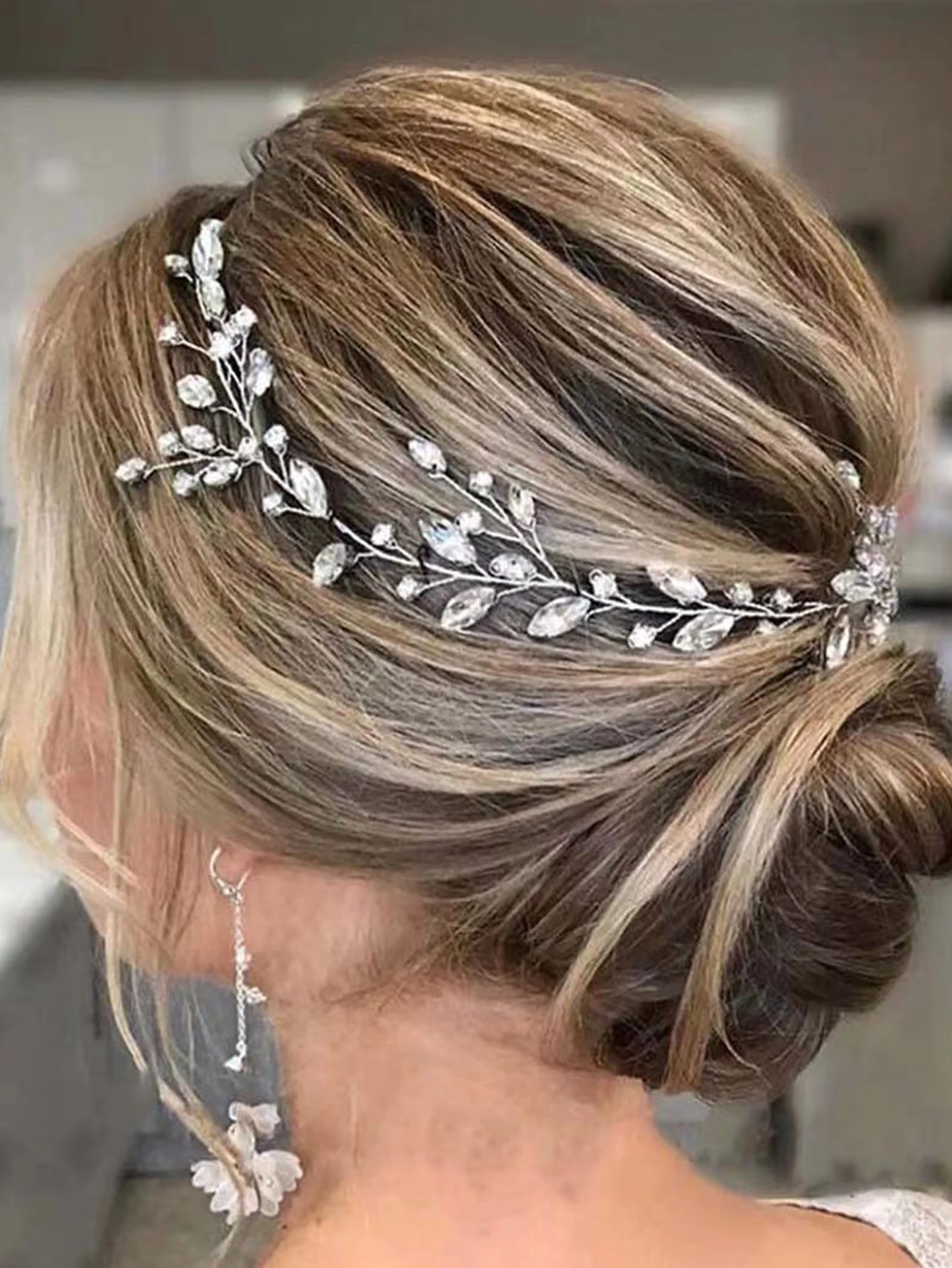 

1 Piece of Hot-Selling Bridal Wedding Headbands in Europe and America, with Bead-Shaped Soft Chain Handmade Crystal Pearl Headband