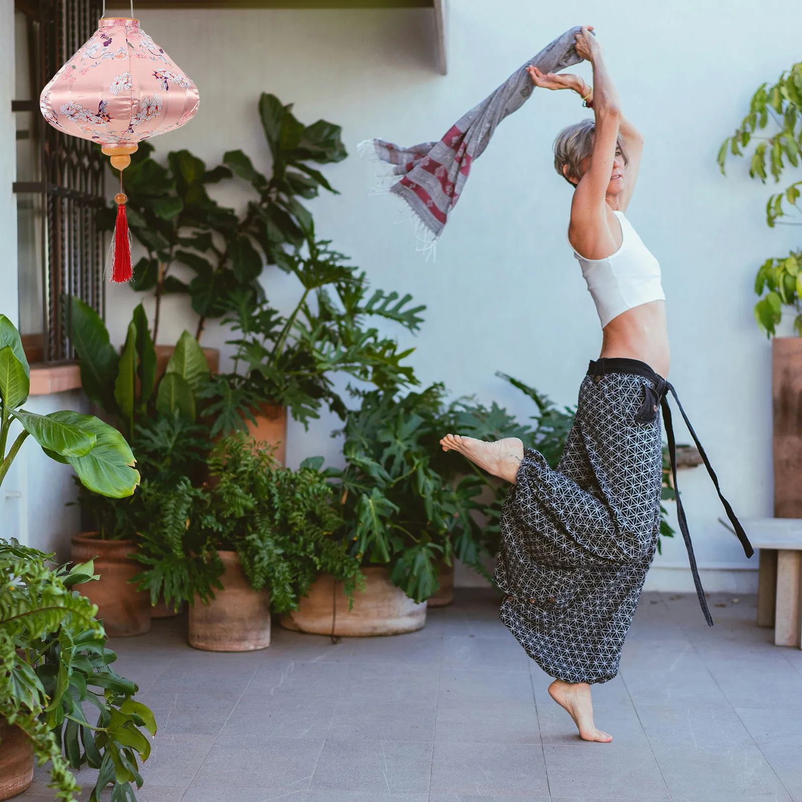 

Винтажный китайский фонарь из шелка, подвесной декор, уличный, всепогодный, в форме бриллианта, для сада, патио, кемпинга, к Лунному Новому году