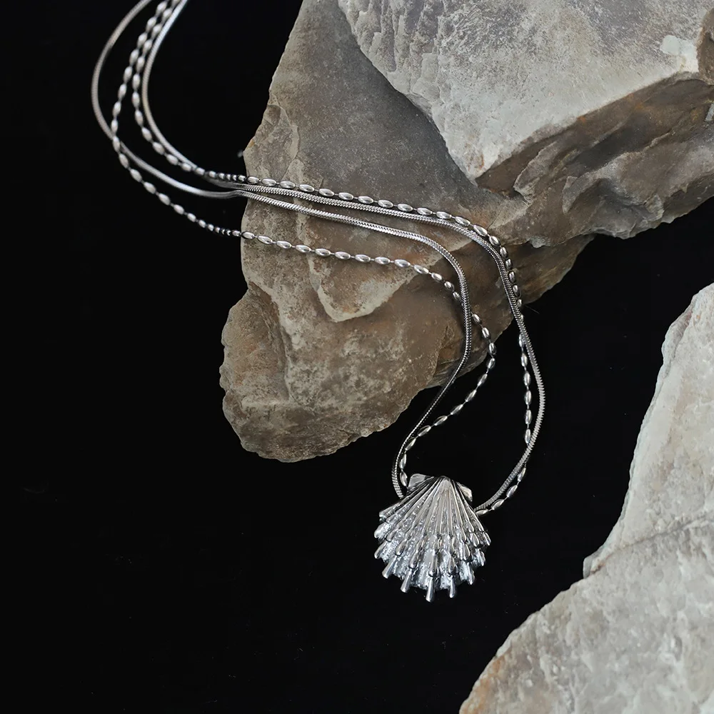 Hochwertige Perlenkette mit Metallmuschel, Halskette, Anhänger, wasserdichte Textur, glatter Edelstahl-Schmuck