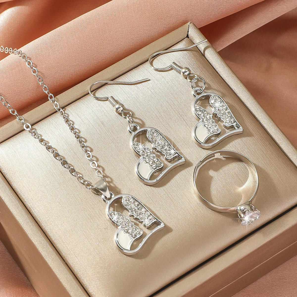 4pcs Women's Jewelry Set, Simple  Fashion Heart-shaped Set  Suitable For Daily Parties And Dates, Wearing Valentine's Day