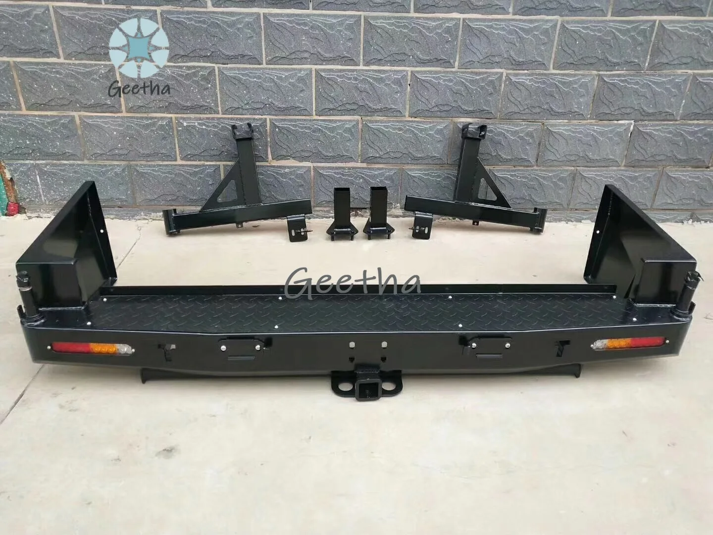 

Car Exterior Accessories Steel Rear Bumper for Land Cruiser FJ100 LC100 1998-2007 Car Rear Bumper With 2 Spare Tire Carrier