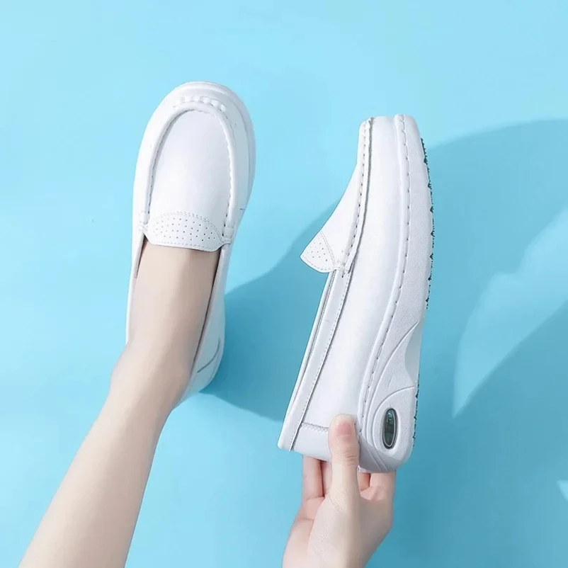 Белые туфли без шнуровки из коровьей кожи 202, мягкие женские лоферы для вождения, удобные весенние мокасины на плоском каблуке, классическая обувь для медсестры