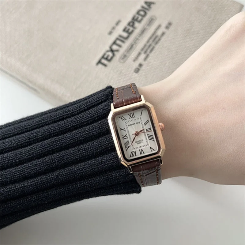 Nieuwe Casual Vrouwen Horloges Vierkante Wijzerplaat Leren Band Quartz Horloge Voor Vrouwen Mode Waterdichte Polshorloges Dames Klok Cadeau