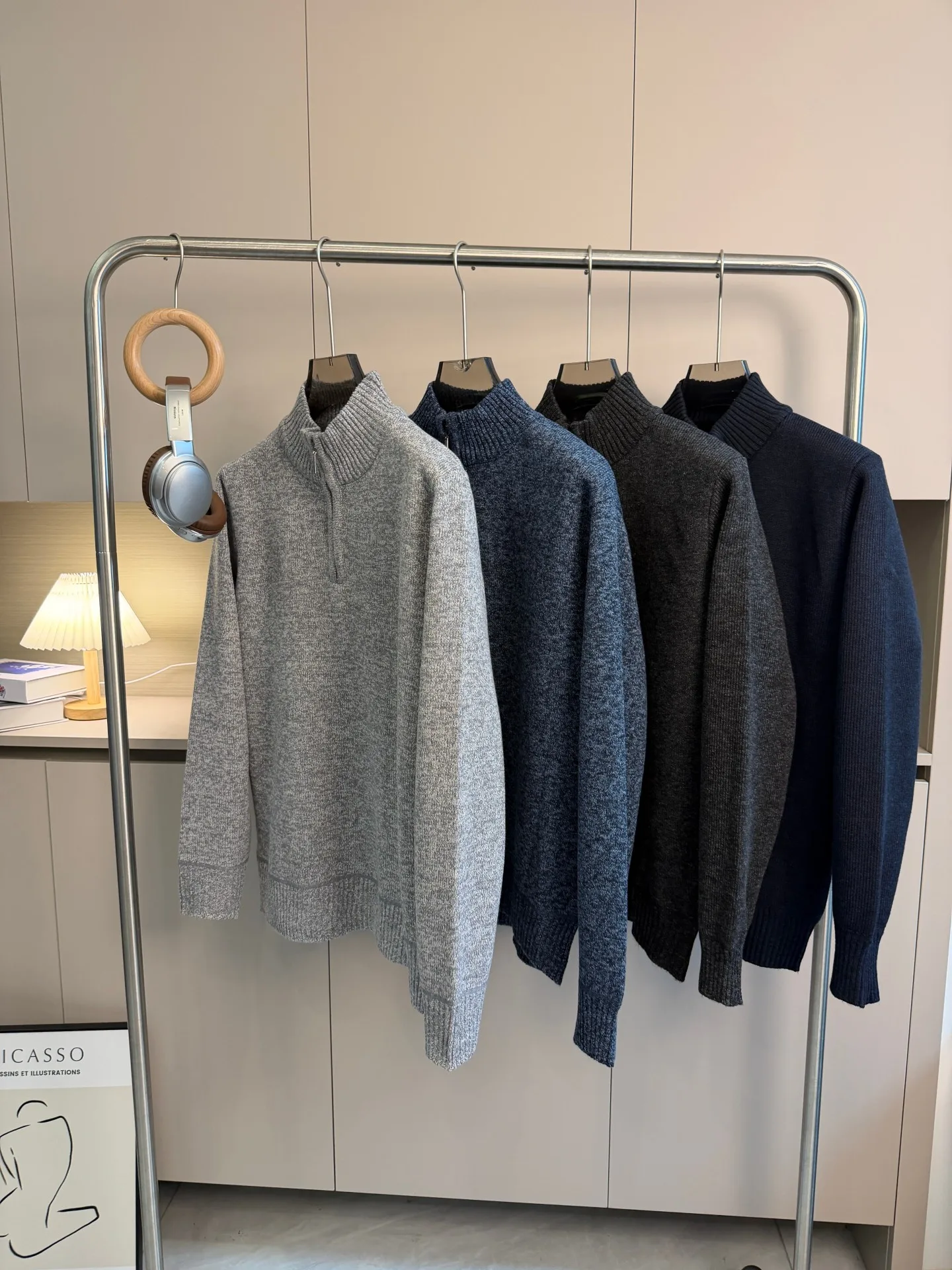 

Утепленный мужской вязаный свитер на молнии с флисовой подкладкой, теплый, универсальный, для осени и зимы, с длинными рукавами, на молнии, с круглым вырезом.