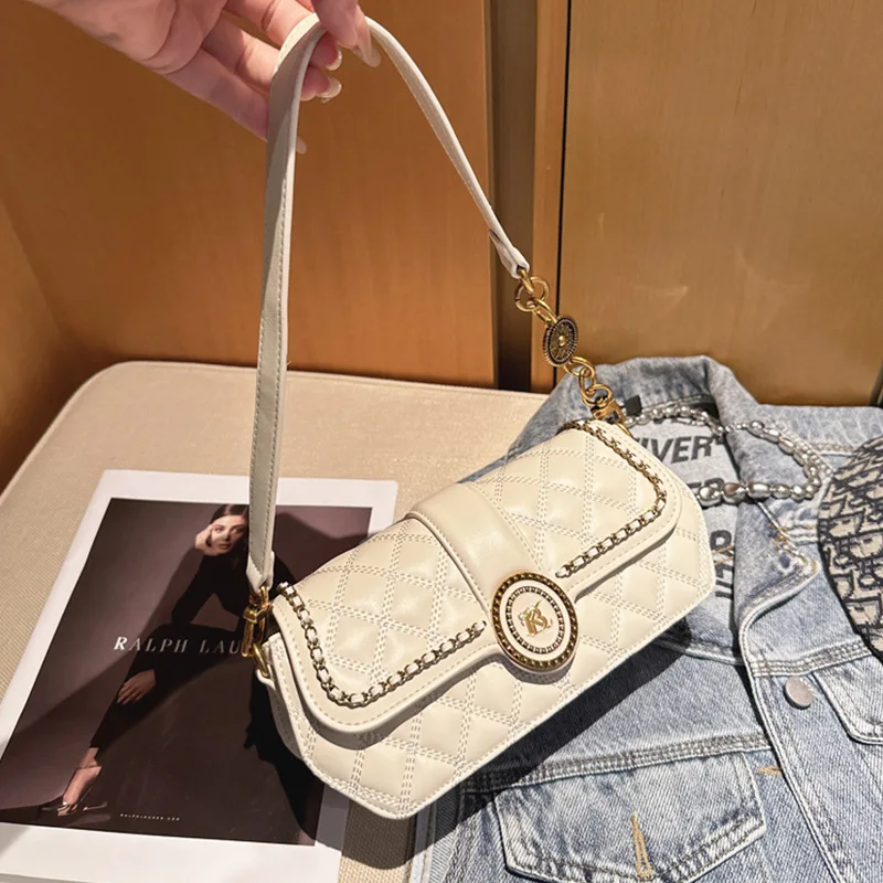 

Stylish Minimalist Backpack Bag For Men And Women With Large Capacity And Elegant Leather Design In Solid Color