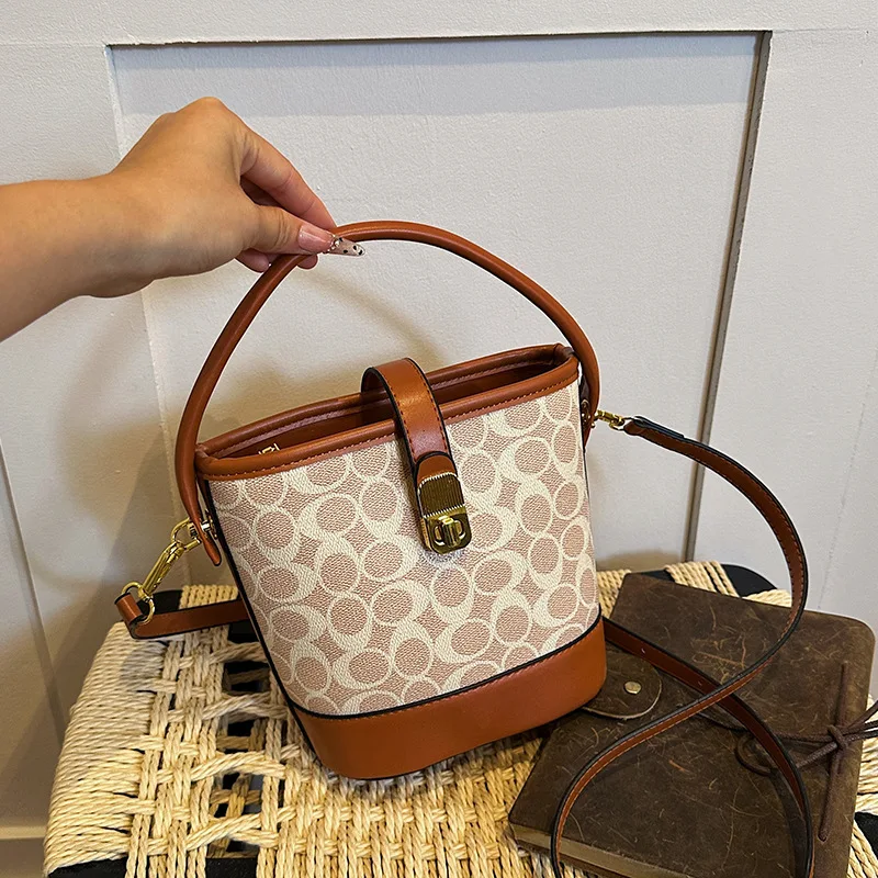 Classic Designer Paris Shoulder Bag For Women Luxury Brand Diaper Bag Elegant Leather Large Capacity Minimalist Tote Bag