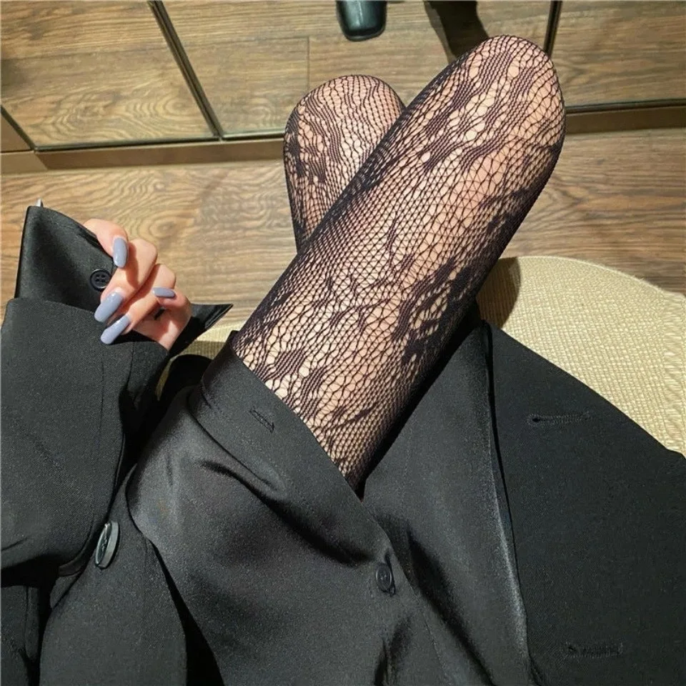 Hohle Spitzen-Mesh-Strümpfe, Lolita, Retro-Blumenranke, weiße schwarze Strümpfe für Frauen mit Strumpfhosen an der Unterseite