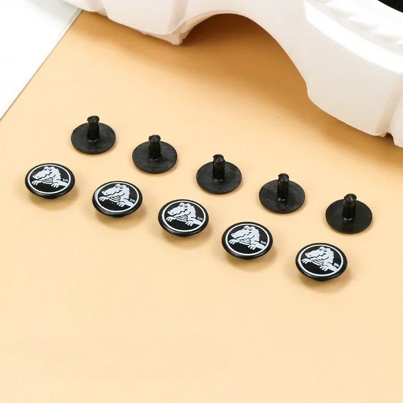 إكسسوارات دانتيل بإبزيم 16 مم، أحذية للحديقة، صنادل بإبزيم بلاستيكي من مادة EVA باللون الأسود، إكسسوارات على شكل زهرة الأحذية المطبوعة